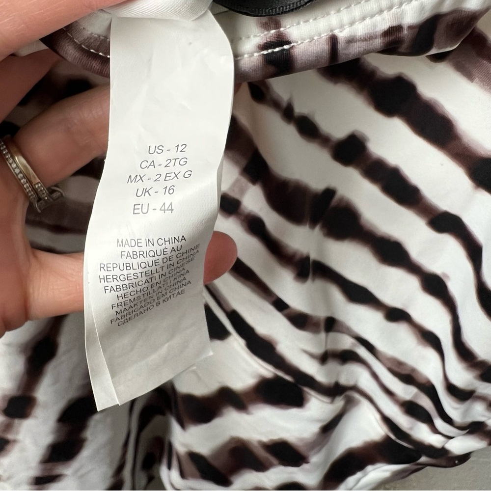 LA BLANCA Women's Twisted Bamboo Tummy Control One Piece Swimsuit Size 12 New - Picture 5 of 7